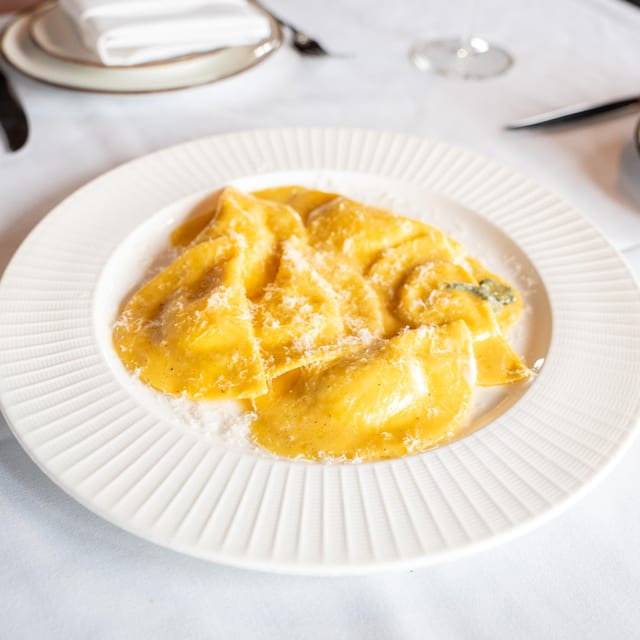 RAVIOLI SAGE & BUTTER.